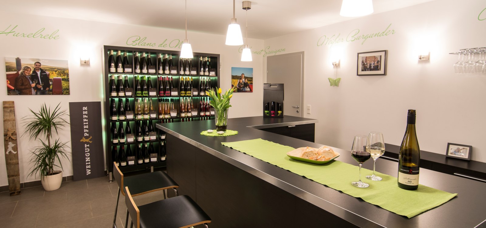 Vinothek im Weingut Pfeiffer, Gau-Algesheim Vinothek im Weingut Pfeiffer, Gau-Algesheim