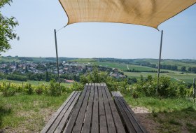 Tisch des Weins © Verbandsgemeinde Fau-Algesheim Tisch des Weins © Verbandsgemeinde Fau-Algesheim