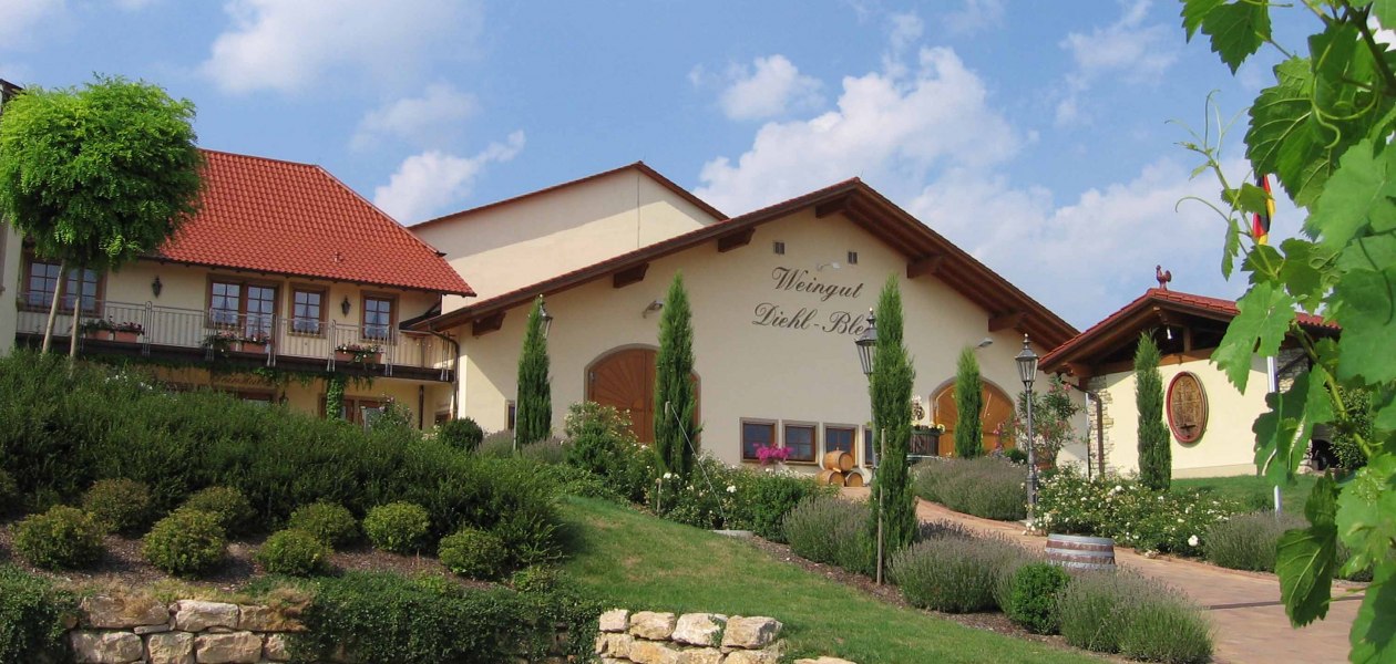 Weingut Diehl-Blees_Hofansicht, © Weingut Diehl-Blees Weingut Diehl-Blees_Hofansicht, © Weingut Diehl-Blees