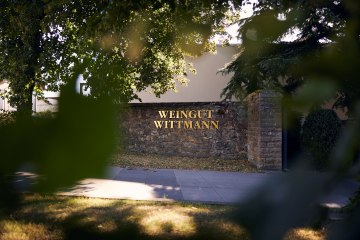 Weingut Wittmann_Einfahrt Weingut_by David Maurer Weingut Wittmann_Einfahrt Weingut_by David Maurer