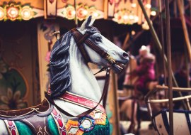 Karusell, © Foto von Kira auf der Heide auf Unsplash Karusell, © Foto von Kira auf der Heide auf Unsplash
