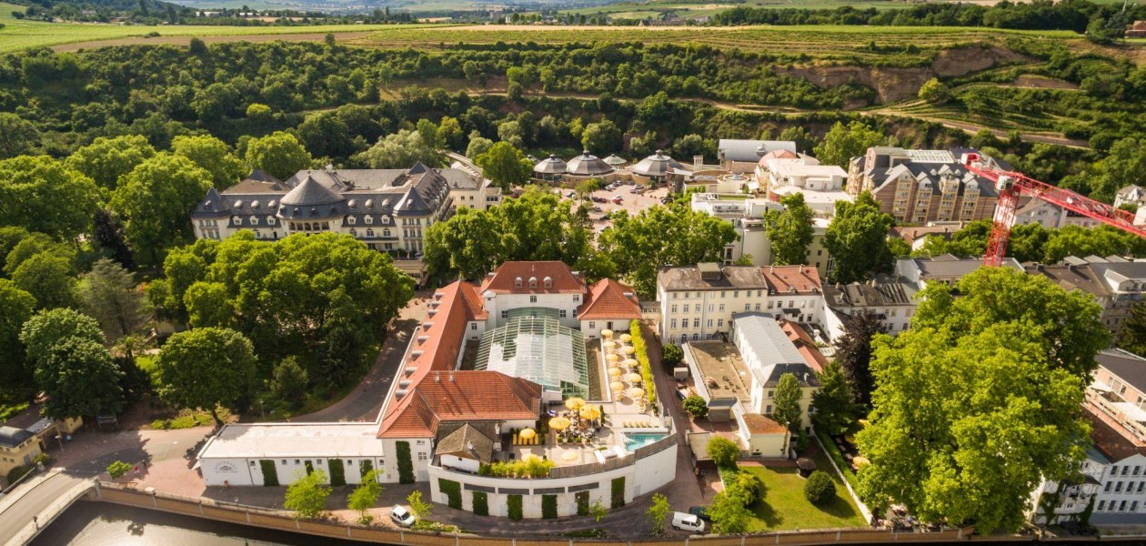 Luftaunahme Bäderhaus, © Betriebsgesellschaft für Schwimmbäder KH Luftaunahme Bäderhaus, © Betriebsgesellschaft für Schwimmbäder KH