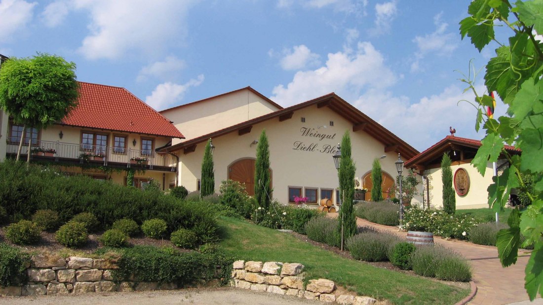 Courtyard view internet, © Weingut Diehl-Blees Courtyard view internet, © Weingut Diehl-Blees