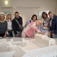 Führung im Museum - Modell Kaiserpfalz Ingelheim © Angelika Stehle/Stadt Ingelheim Führung im Museum - Modell Kaiserpfalz Ingelheim © Angelika Stehle/Stadt Ingelheim