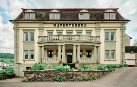 Rupertsberg außen © Bingen Tourimus & Kongress GmbH © Stefan Esser Rupertsberg außen © Bingen Tourimus & Kongress GmbH © Stefan Esser