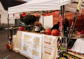 Herbstmarkt auf dem Weedenplatz, © Weingut Beyer-Bähr Herbstmarkt auf dem Weedenplatz, © Weingut Beyer-Bähr