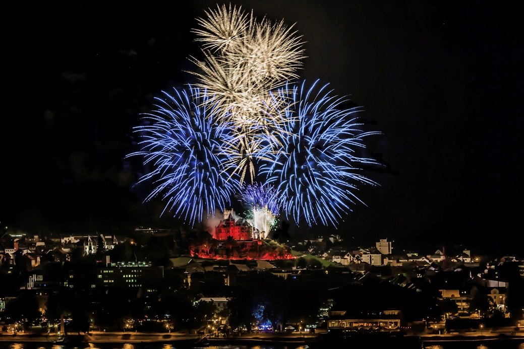 Bingen Feuerwerk, © Marlis Steinmetz Bingen Feuerwerk, © Marlis Steinmetz