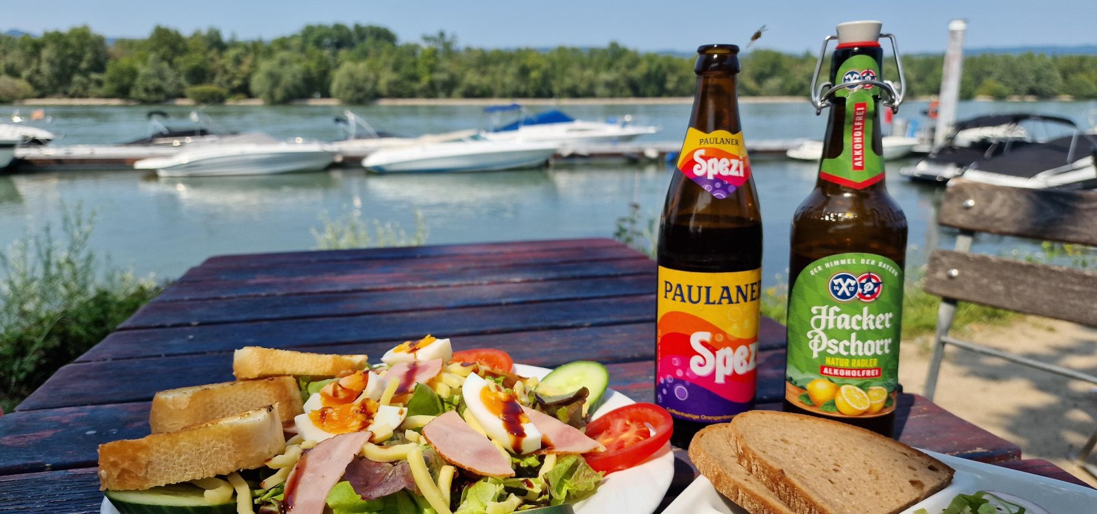 Rheinufer Heidenfahrt – wine and beer garden 2 Rheinufer Heidenfahrt – wine and beer garden 2