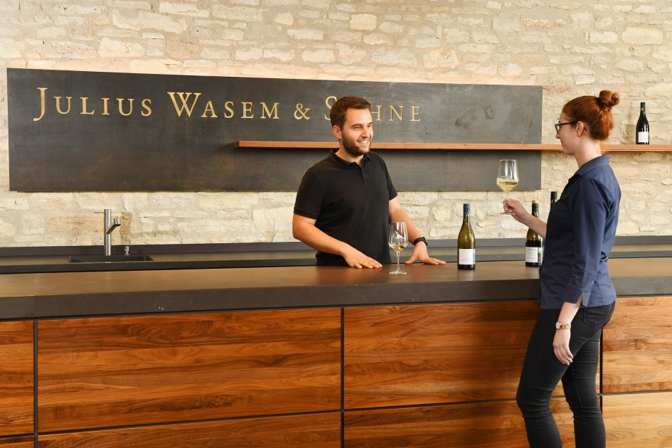 Weingut Wasem Vinothek, Phillip Wasem, Melanie Griesbach Weingut Wasem Vinothek, Phillip Wasem, Melanie Griesbach