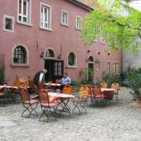 Sitzgruppe im Hof Sitzgruppe im Hof