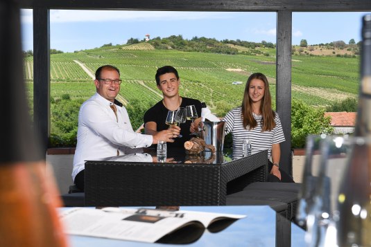Weingut Eppelmann - Timo, Corinna und Christian Eppelmann Weingut Eppelmann - Timo, Corinna und Christian Eppelmann