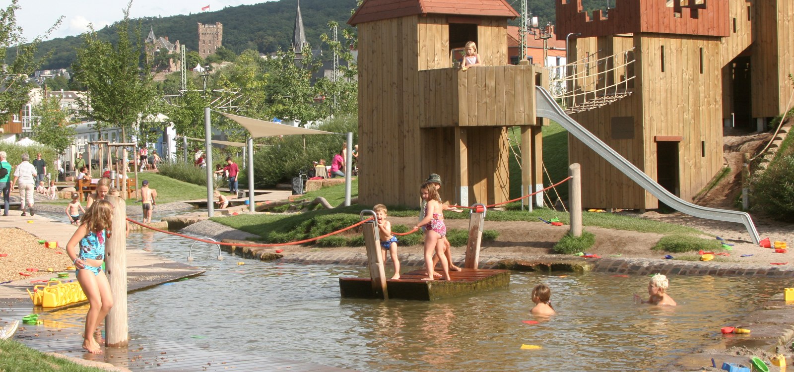 Water playground in the park at the mouse tower Bingen, © © City of Bingen on the Rhine Water playground in the park at the mouse tower Bingen, © © City of Bingen on the Rhine