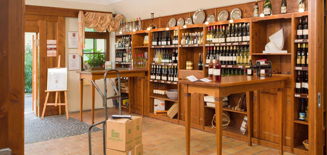 Weingut Burghof Oswald_Vinothek, © Weingut Burghof Oswald Weingut Burghof Oswald_Vinothek, © Weingut Burghof Oswald