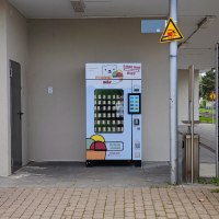 Eisautomat Frohnibär Bodenheim Bahnhof © © Frohnibär Eisautomat Frohnibär Bodenheim Bahnhof © © Frohnibär
