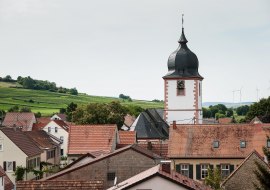 Wachenheim Blick auf Kirche, © VG Monsheim, Fotograf Carsten Costard Wachenheim Blick auf Kirche, © VG Monsheim, Fotograf Carsten Costard