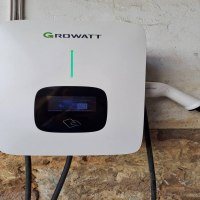 Optional besteht die Möglichkeit die Ladestation v Optional besteht die Möglichkeit die Ladestation v