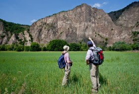 Wanderer vor Rotenfels © GuT Beate Wand Wanderer vor Rotenfels © GuT Beate Wand
