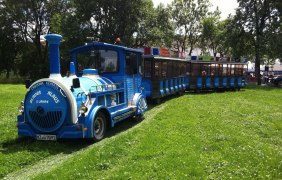 Biimmelbahn auf Rasenstück © Klaus Kahlstadt Biimmelbahn auf Rasenstück © Klaus Kahlstadt