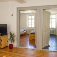 Blick Schlafzimmer + Bad Ap. 3 © Gästezimmer Mittelgasse Blick Schlafzimmer + Bad Ap. 3 © Gästezimmer Mittelgasse