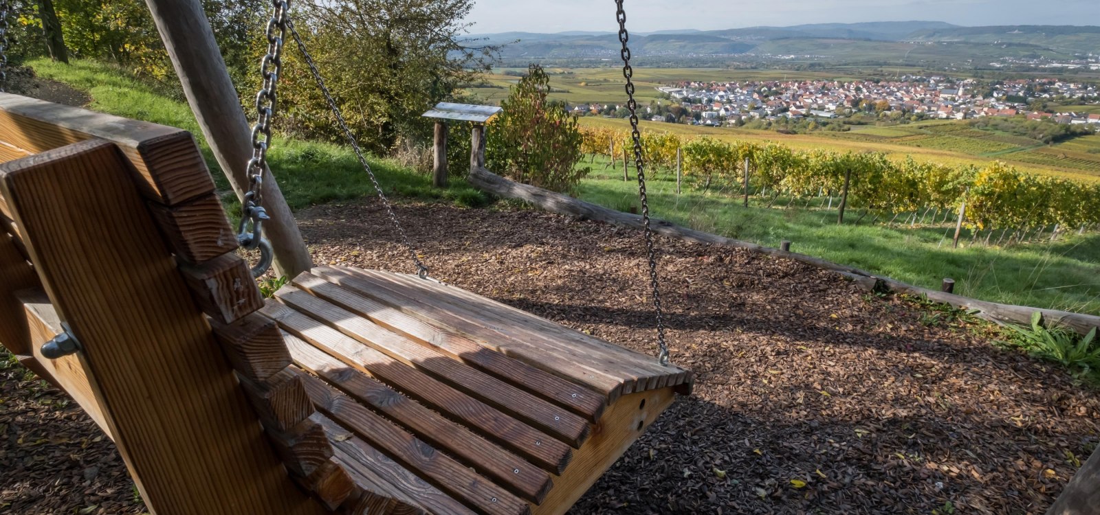 Weinbergschaukell Ockenheim, © Verbandsgemeinde Gau-Algesheim Weinbergschaukell Ockenheim, © Verbandsgemeinde Gau-Algesheim