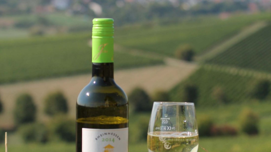 Weingut Janz_Weinflasche, © Peter Henningsen Weingut Janz_Weinflasche, © Peter Henningsen