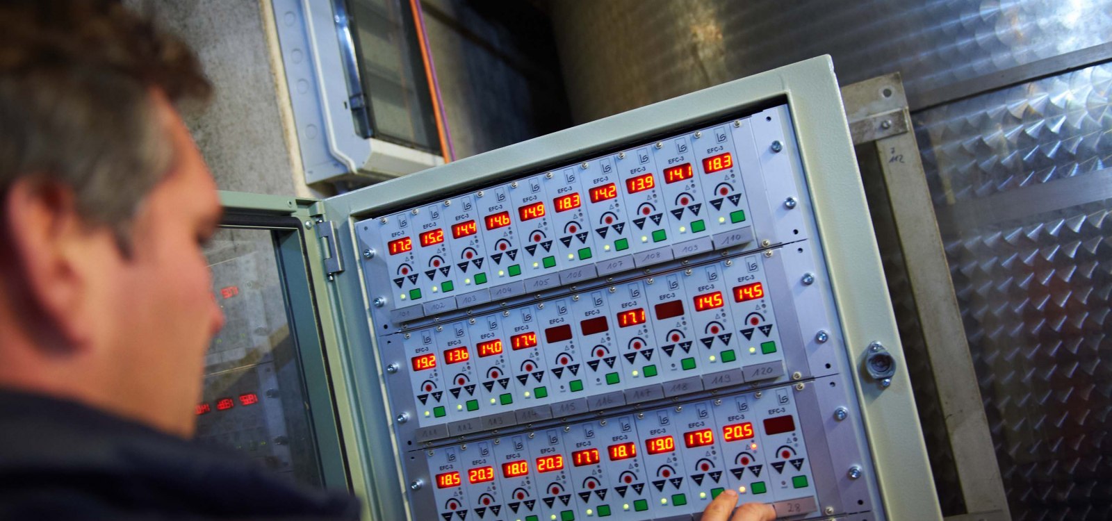 Kellerarbeit, © Robert Dieth Kellerarbeit, © Robert Dieth