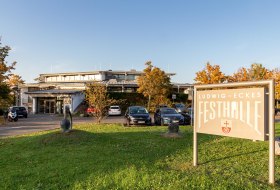 Ludwig-Eckes-Festhalle außen © Verbansgemeinde Nieder-Olm Ludwig-Eckes-Festhalle außen © Verbansgemeinde Nieder-Olm