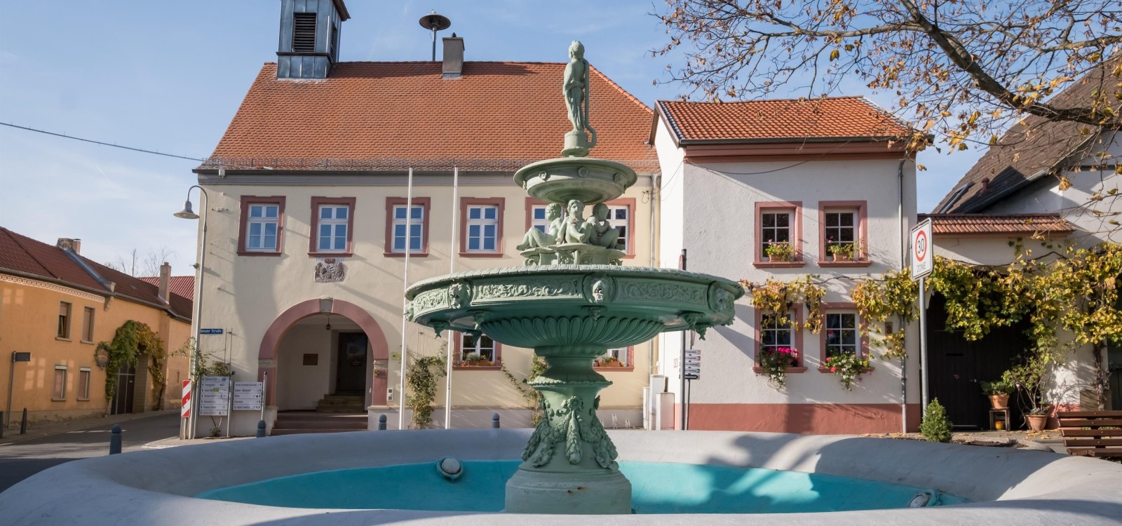 Brunnen Schwabenheim, © Verbandsgemeinde Gau-Algesheim Brunnen Schwabenheim, © Verbandsgemeinde Gau-Algesheim