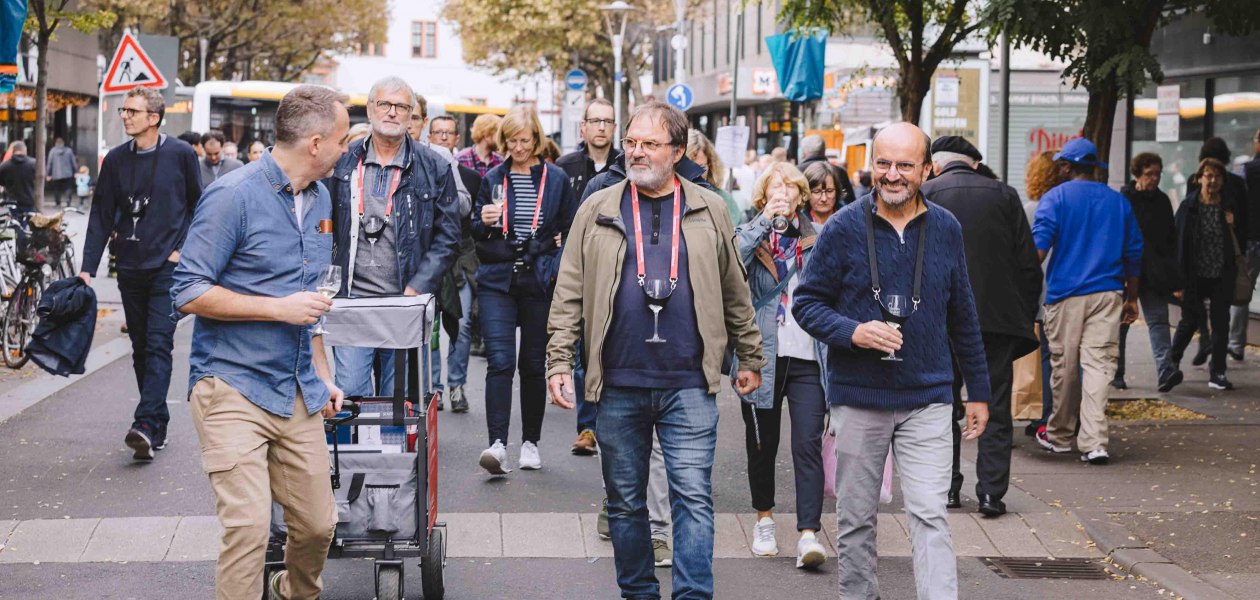 Schlenderweinprobe WineWalk Mainz, © WineWalk Mainz - Die Stadtführer mit Wein Know-How Schlenderweinprobe WineWalk Mainz, © WineWalk Mainz - Die Stadtführer mit Wein Know-How