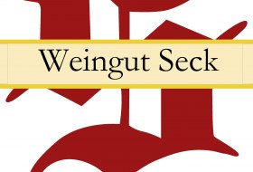 Weingut-Seck logo S red, © Weingut Seck Weingut-Seck logo S red, © Weingut Seck