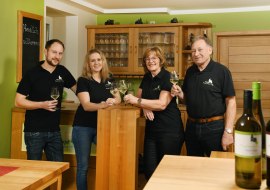 Familie Mees - Weingut Kirchberg-Hof Familie Mees - Weingut Kirchberg-Hof