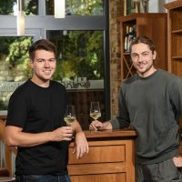 Weingut Posthof Doll&Göth - Linus und Benjamin Dol © Carsten Costard Weingut Posthof Doll&Göth - Linus und Benjamin Dol © Carsten Costard