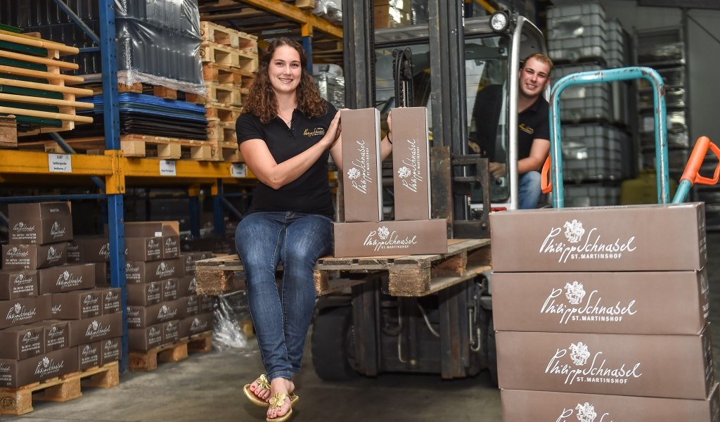 7_lieferung-per-spedition_urheber-claus-castor_3, © Weingut Philipp Schnabel 7_lieferung-per-spedition_urheber-claus-castor_3, © Weingut Philipp Schnabel