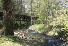 Eisenbahnbrücke im Tälchen Eisenbahnbrücke im Tälchen