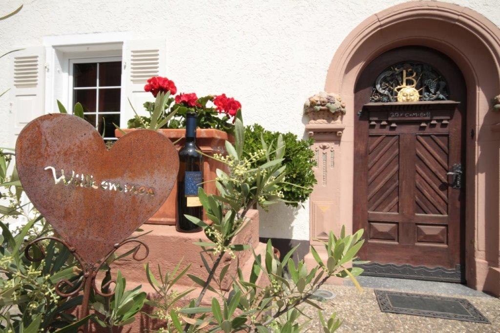 Weingut Bernhard-Räder_Willkommenhaustuer, © Weingut Bernhard-Räder Weingut Bernhard-Räder_Willkommenhaustuer, © Weingut Bernhard-Räder