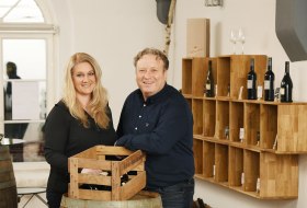 Weingut der Stadt Alzey, Alexandra Scheuermann und Rainer Becker © Carsten Costard Weingut der Stadt Alzey, Alexandra Scheuermann und Rainer Becker © Carsten Costard