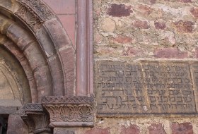 Am Eingang zur Synagoge. (© casowi) Am Eingang zur Synagoge. (© casowi)