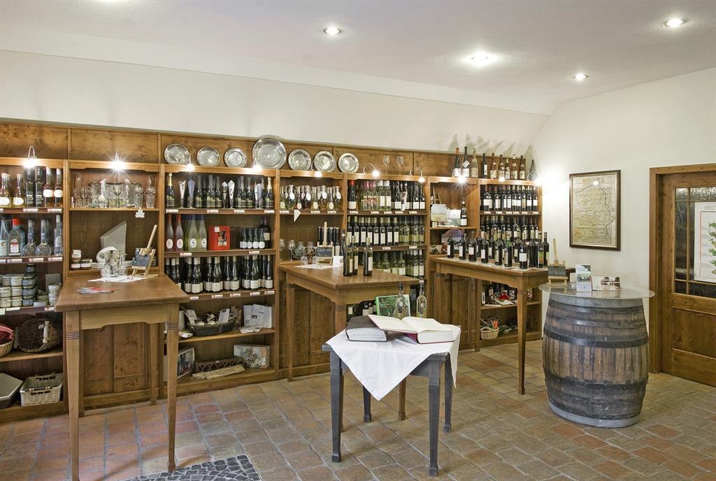 Vinothek Burghof Oswald 1, © Ullrich Knapp Vinothek Burghof Oswald 1, © Ullrich Knapp