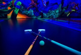 Bringe die Minigolfschläger zum Glühen © Schwarzlichthelden Minigolf Bringe die Minigolfschläger zum Glühen © Schwarzlichthelden Minigolf