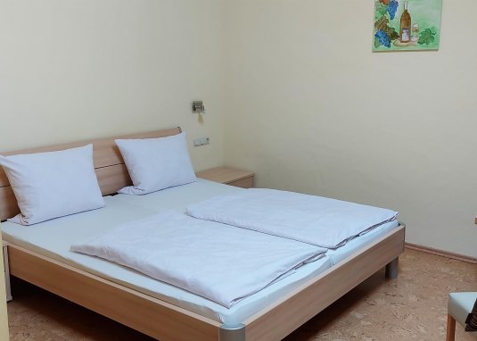 Gästezimmer im Weingut Schüttler © Weingut und Hofladen Schüttler Gästezimmer im Weingut Schüttler © Weingut und Hofladen Schüttler