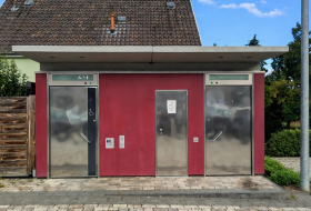 Öffentliche Toilette auf dem Festplatz © Verbandsgemeinde Gau-Algesheim Öffentliche Toilette auf dem Festplatz © Verbandsgemeinde Gau-Algesheim