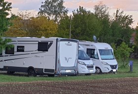 Weingut Schott Wohnmobil © Weingut Schott Weingut Schott Wohnmobil © Weingut Schott