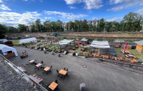 Außengelände © KUEHN KUNZ ROSEN Brauerei Außengelände © KUEHN KUNZ ROSEN Brauerei
