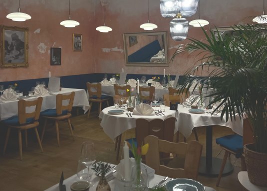 Francesca Restaurant Worm © Igor Starin Francesca Restaurant Worm © Igor Starin