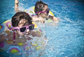Mädchen im Schwimmbad © pexels at pixabay Mädchen im Schwimmbad © pexels at pixabay