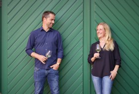 Weingut Pfeiffer Michael und Steffi Pfeiffer © AJKnet / Weingut Pfeiffer Weingut Pfeiffer Michael und Steffi Pfeiffer © AJKnet / Weingut Pfeiffer