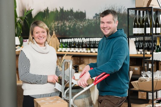 Weinzuhause Vinothek Stefanie Wild & Tobias Becker, © Carsten Costard Weinzuhause Vinothek Stefanie Wild & Tobias Becker, © Carsten Costard