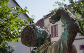 Weedemännchen nah © Verbandsgemeinde Gau-Algesheim, Andreas Paceck Weedemännchen nah © Verbandsgemeinde Gau-Algesheim, Andreas Paceck