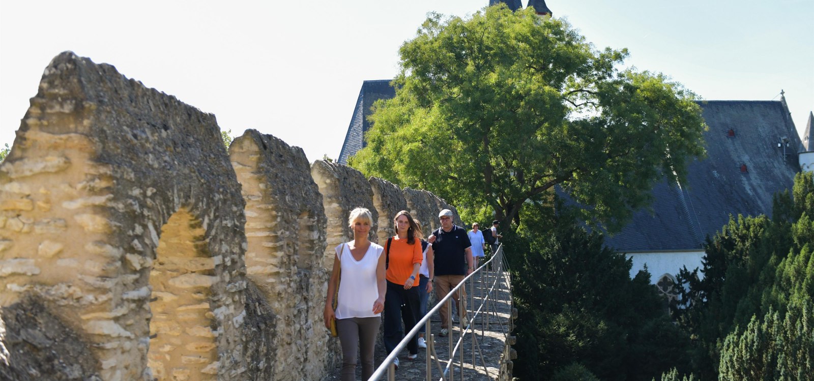 Führung auf dem Wehrgang, © Angelika Stehle/Stadt Ingelheim Führung auf dem Wehrgang, © Angelika Stehle/Stadt Ingelheim
