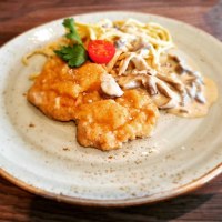 Kalb-Schnitzel Jäger Art © La Cave Kalb-Schnitzel Jäger Art © La Cave